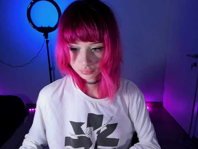 mnepohuyy live cam on BongaCams