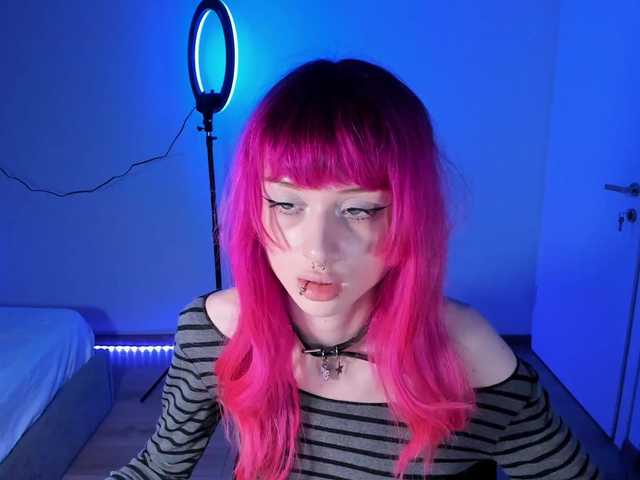 mnepohuyy live cam on BongaCams