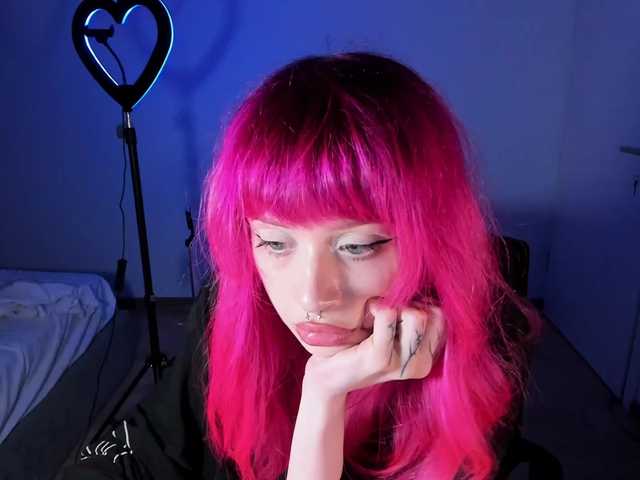 mnepohuyy live cam on BongaCams