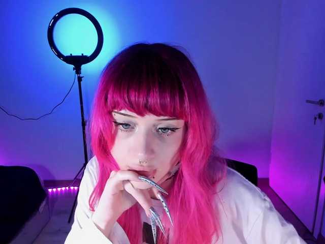 mnepohuyy live cam on BongaCams