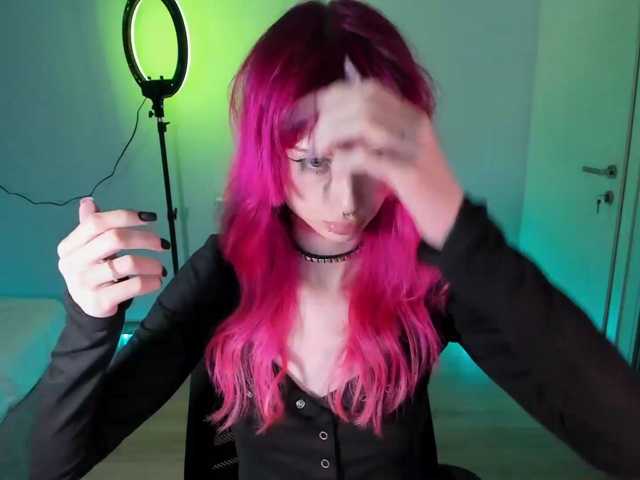 mnepohuyy live cam on BongaCams