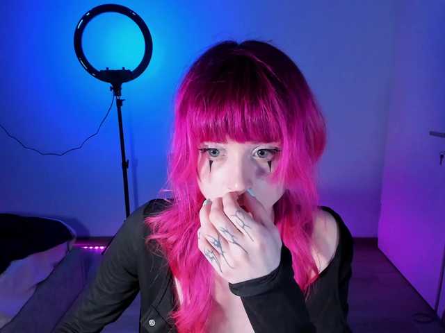 mnepohuyy live cam on BongaCams