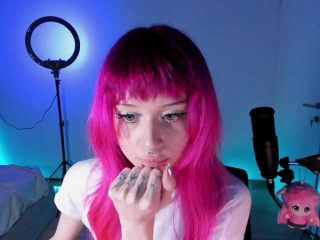 mnepohuyy live cam on BongaCams
