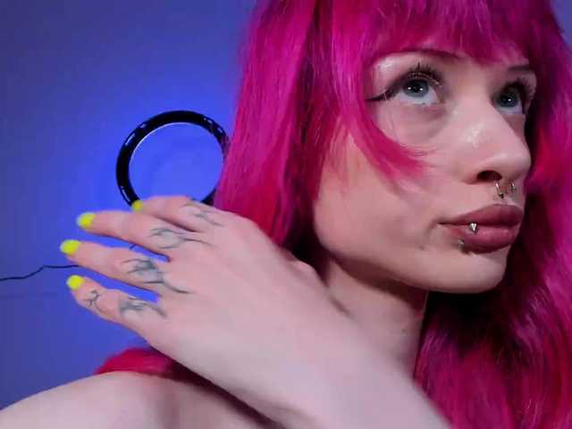 mnepohuyy live cam on BongaCams