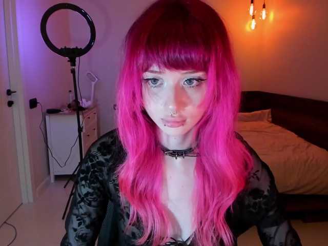 mnepohuyy live cam on BongaCams