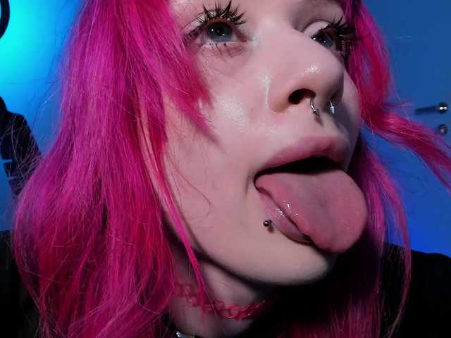 mnepohuyy live cam on BongaCams