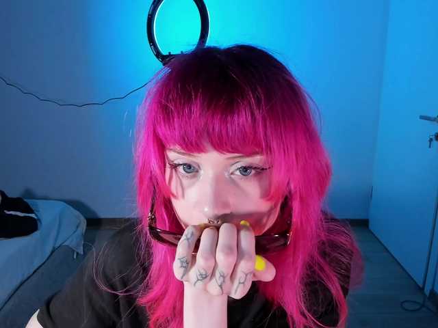 mnepohuyy live cam on BongaCams