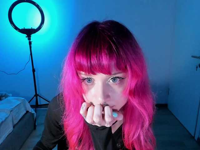 mnepohuyy live cam on BongaCams