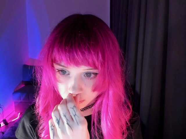 mnepohuyy live cam on BongaCams