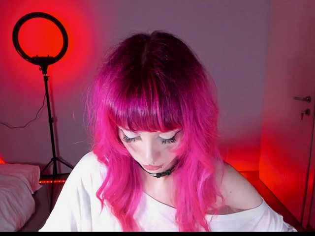 mnepohuyy live cam on BongaCams