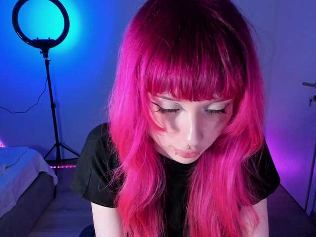 mnepohuyy live cam on BongaCams