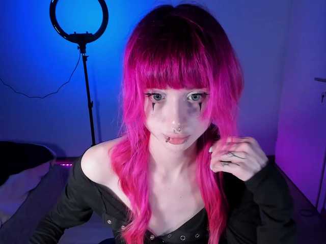 mnepohuyy live cam on BongaCams