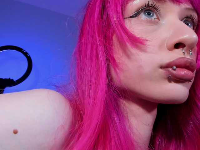 mnepohuyy live cam on BongaCams