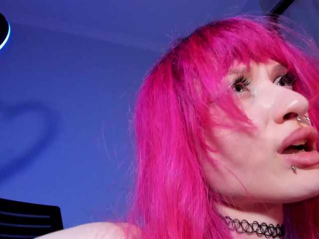 mnepohuyy live cam on BongaCams