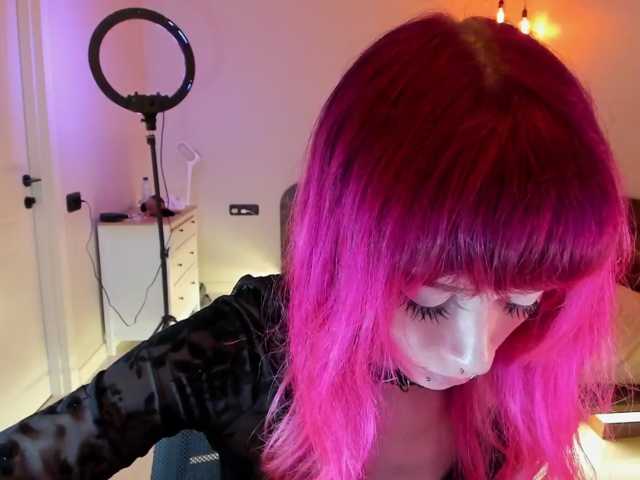 mnepohuyy live cam on BongaCams