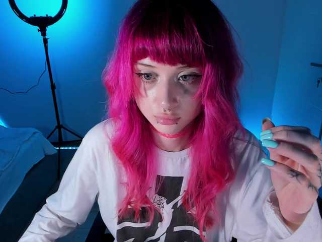 mnepohuyy live cam on BongaCams