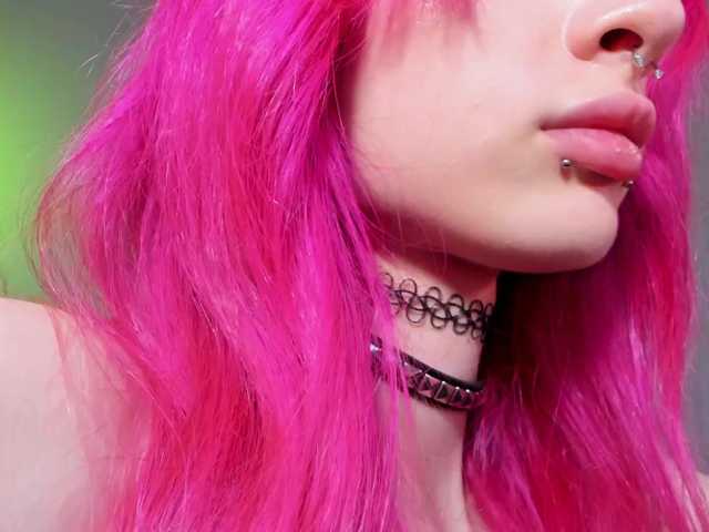 mnepohuyy live cam on BongaCams