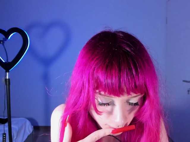 mnepohuyy live cam on BongaCams
