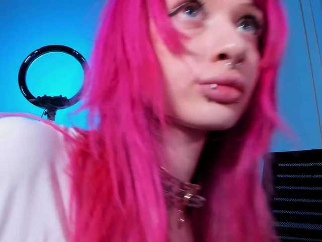 mnepohuyy live cam on BongaCams