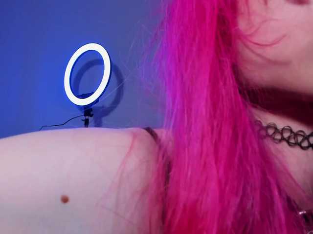 mnepohuyy live cam on BongaCams
