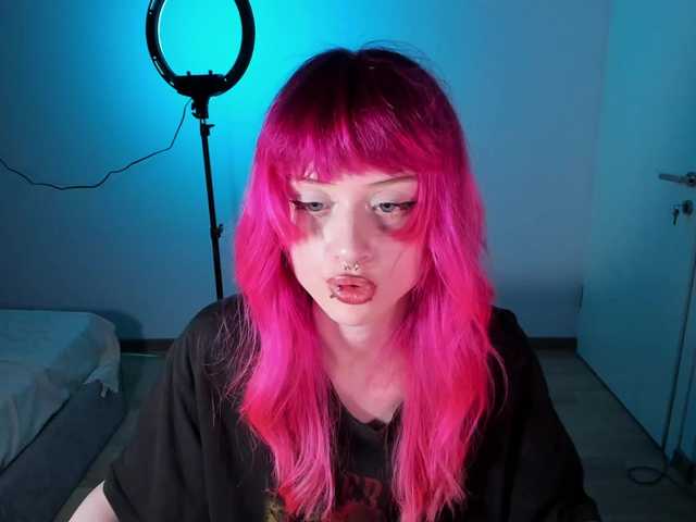 mnepohuyy live cam on BongaCams