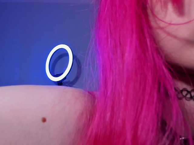 mnepohuyy live cam on BongaCams