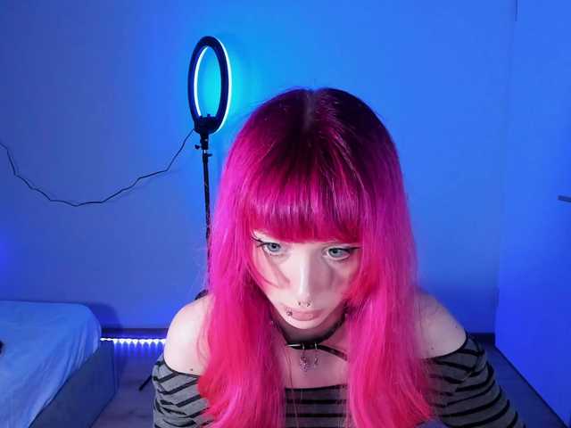 mnepohuyy live cam on BongaCams