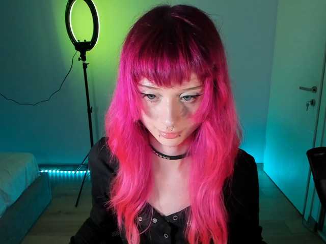 mnepohuyy live cam on BongaCams
