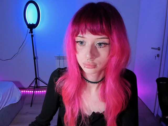 mnepohuyy live cam on BongaCams