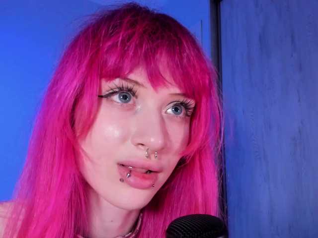 mnepohuyy live cam on BongaCams