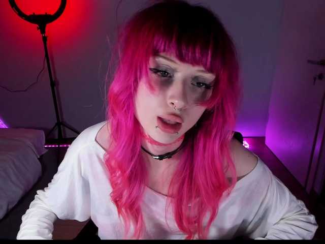 mnepohuyy live cam on BongaCams