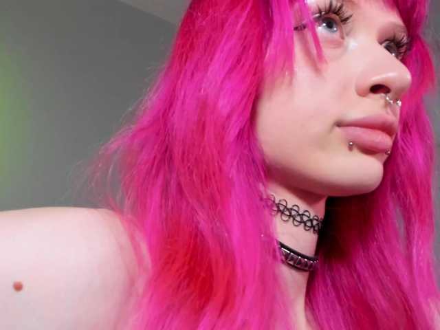 mnepohuyy live cam on BongaCams