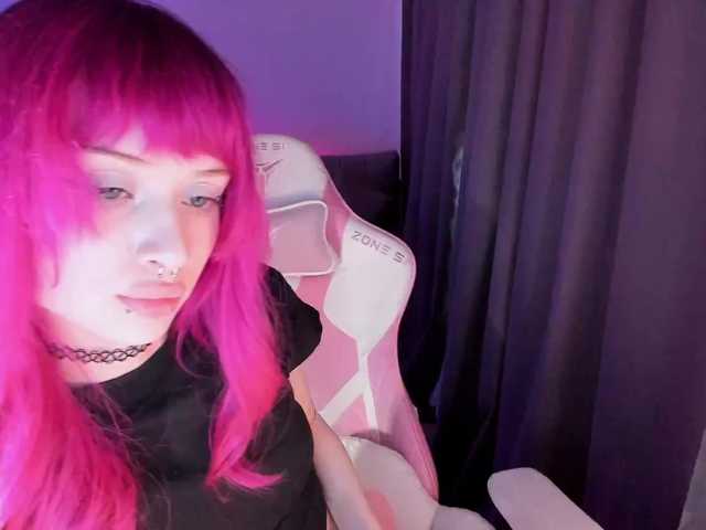 mnepohuyy live cam on BongaCams