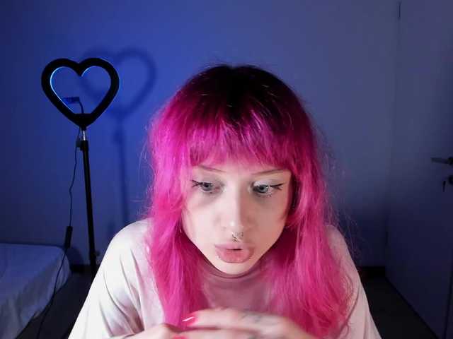 mnepohuyy live cam on BongaCams
