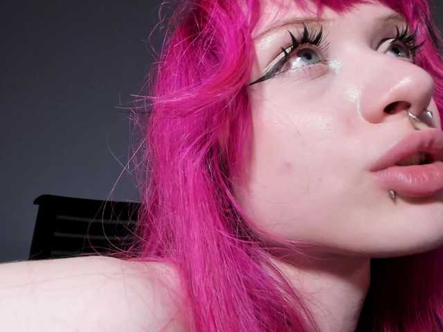 mnepohuyy live cam on BongaCams