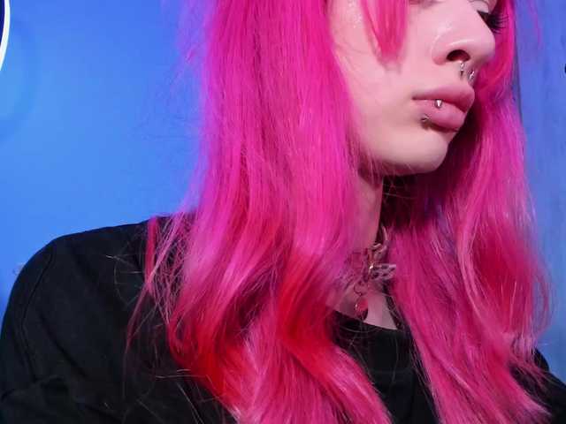 mnepohuyy live cam on BongaCams