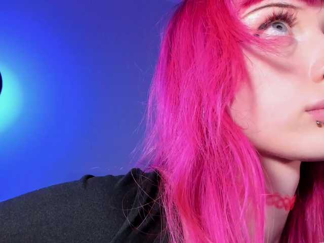 mnepohuyy live cam on BongaCams