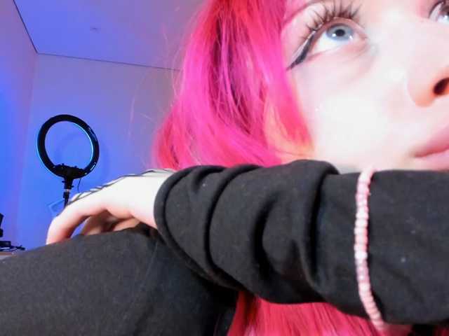 mnepohuyy live cam on BongaCams