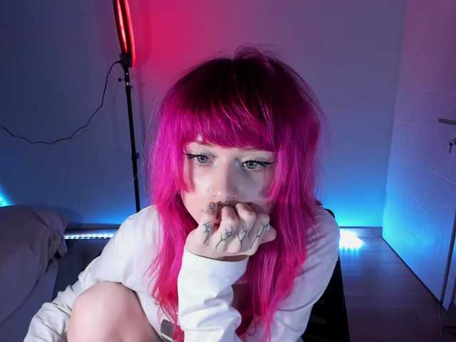mnepohuyy live cam on BongaCams