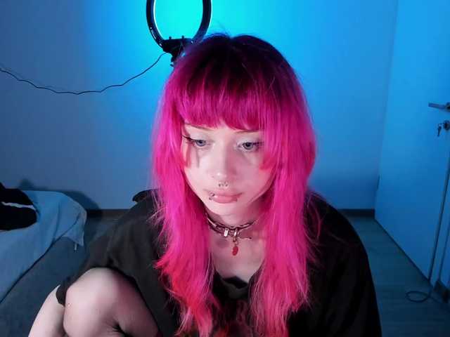 mnepohuyy live cam on BongaCams