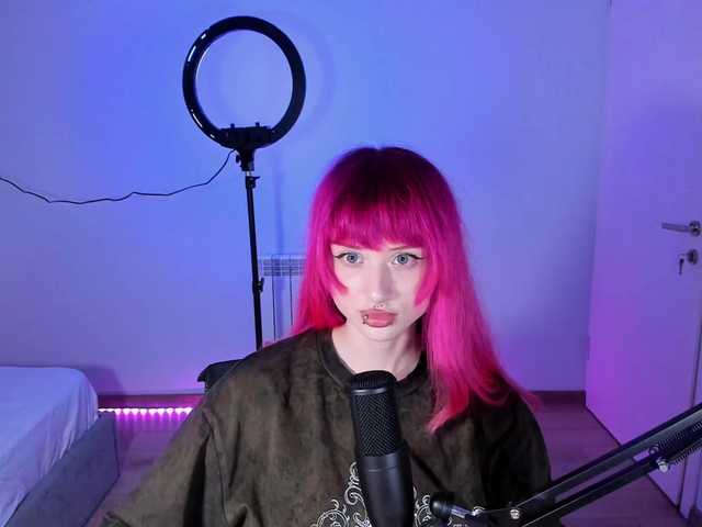 mnepohuyy live cam on BongaCams