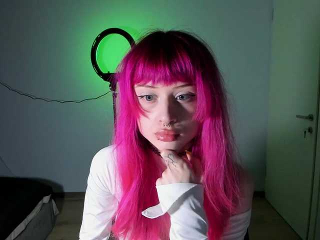 mnepohuyy live cam on BongaCams