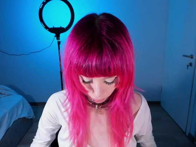 mnepohuyy live cam on BongaCams