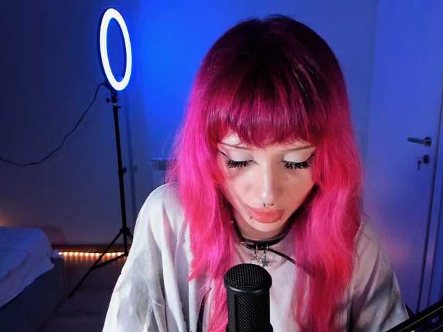 mnepohuyy live cam on BongaCams