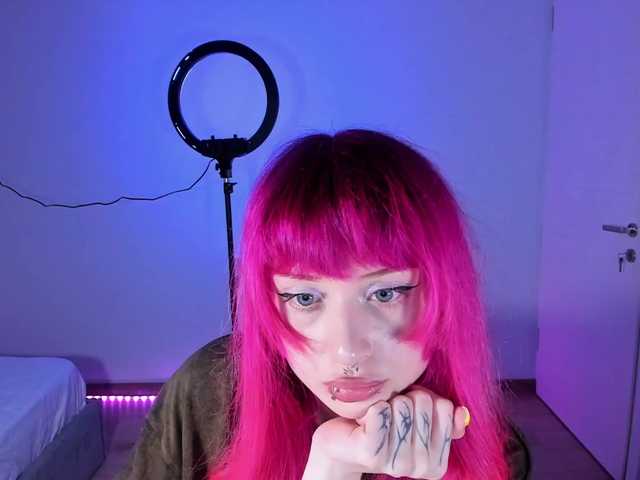 mnepohuyy live cam on BongaCams