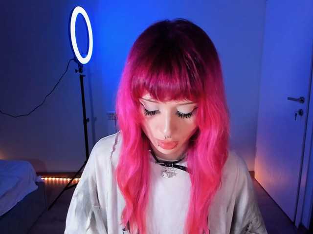 mnepohuyy live cam on BongaCams
