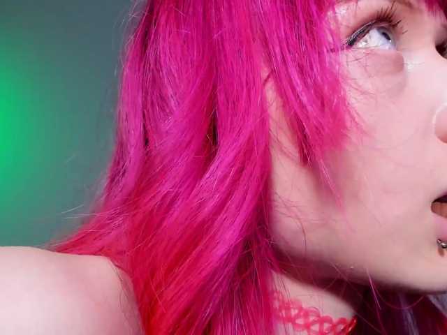 mnepohuyy live cam on BongaCams