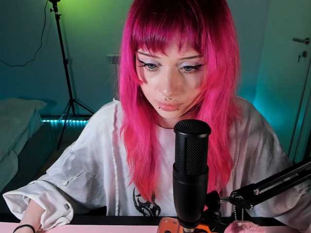 mnepohuyy live cam on BongaCams