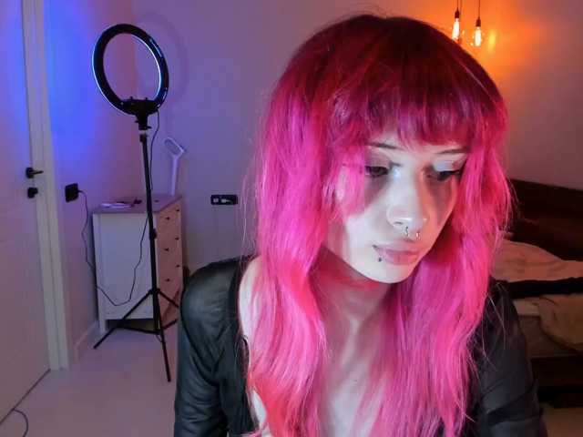 le modèle mnepohuyy est en webcam porno dans un show sur le site bongacams, il possède les tags suivants: White/Caucasian,Redhead,Shaved