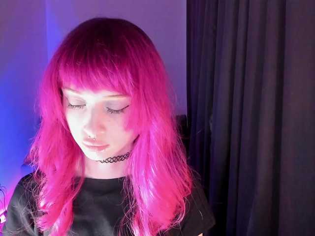 mnepohuyy live cam on BongaCams